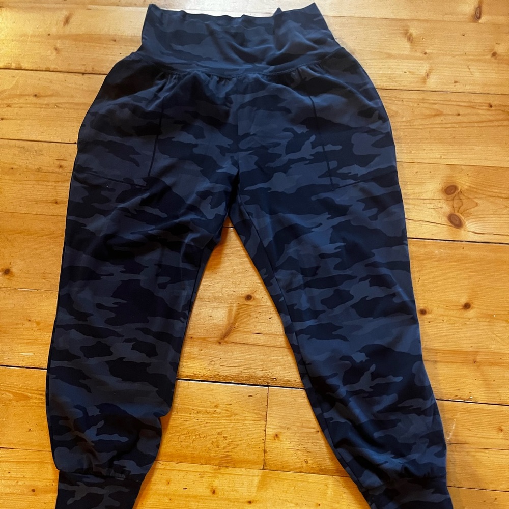 Salutation Jogger